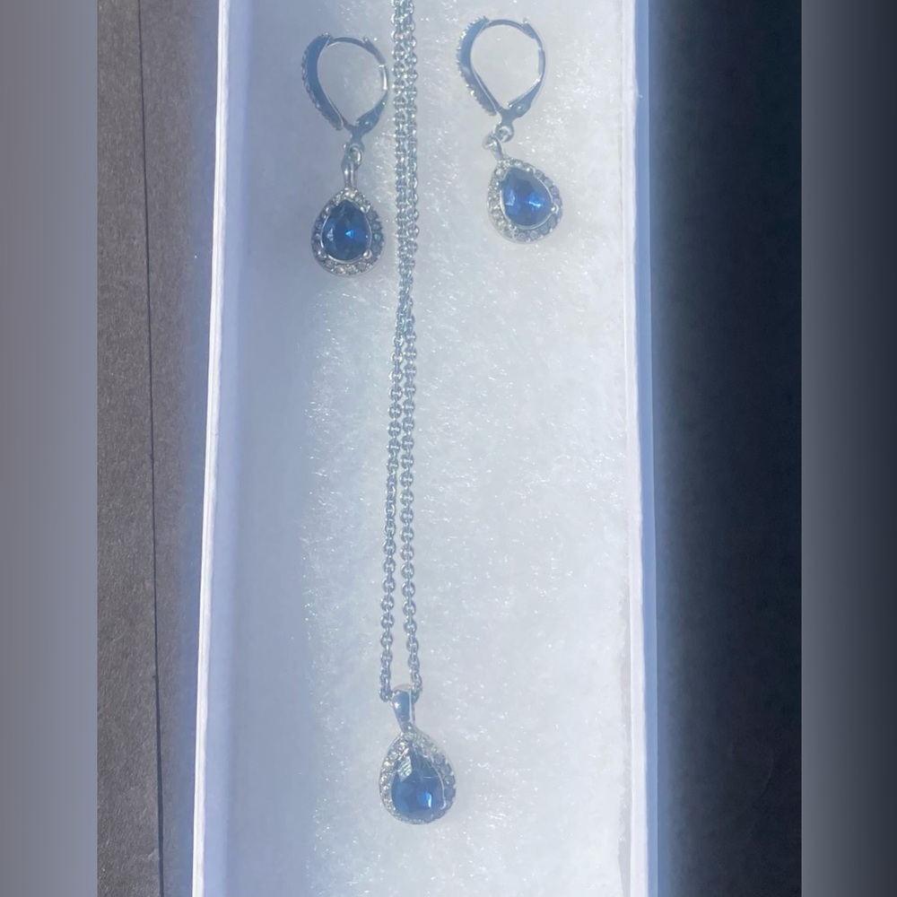 Elegant Blue and Silver Teardrop Necklace Set
